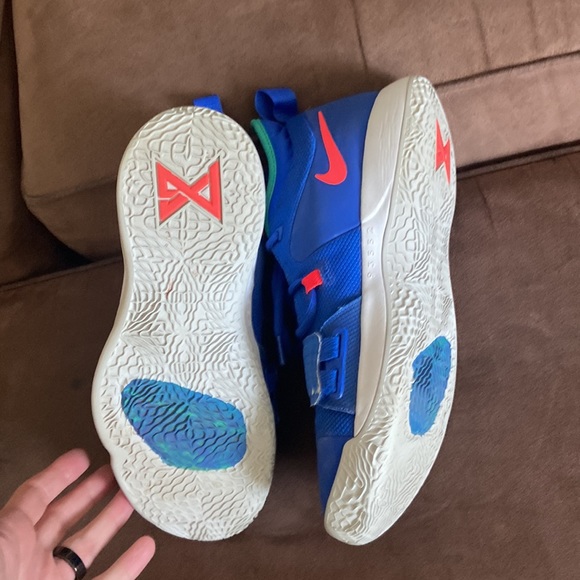 Nike PG3 sized 11. Used but in good condition. - Picture 2 of 6